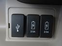 スマートフォンなどの音楽再生が可能なUSB接続ジャック装備車両です♪♪♪I-PADなどの充電も可能な2.5A急速充電ジャックも装備♪♪♪