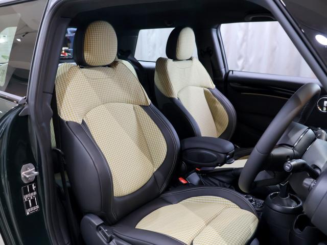 クーパーS レゾリュートエディション 特別仕様車 1オーナー レゾリュートエディション 特別仕様車 1オーナー 専用ボディカラー 専用ストライプ 専用ブロンズアクセントパーツ ハーフレザー シートヒーター バックカメラ パーキングアシスト 前後PDC 新車保証(3枚目)