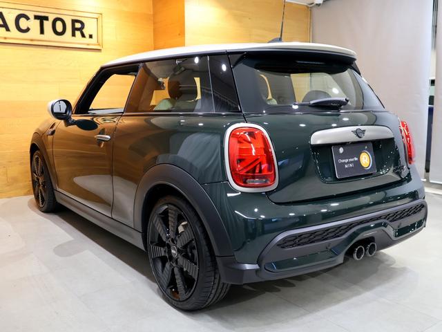クーパーS レゾリュートエディション 特別仕様車 1オーナー レゾリュートエディション 特別仕様車 1オーナー 専用ボディカラー 専用ストライプ 専用ブロンズアクセントパーツ ハーフレザー シートヒーター バックカメラ パーキングアシスト 前後PDC 新車保証(12枚目)