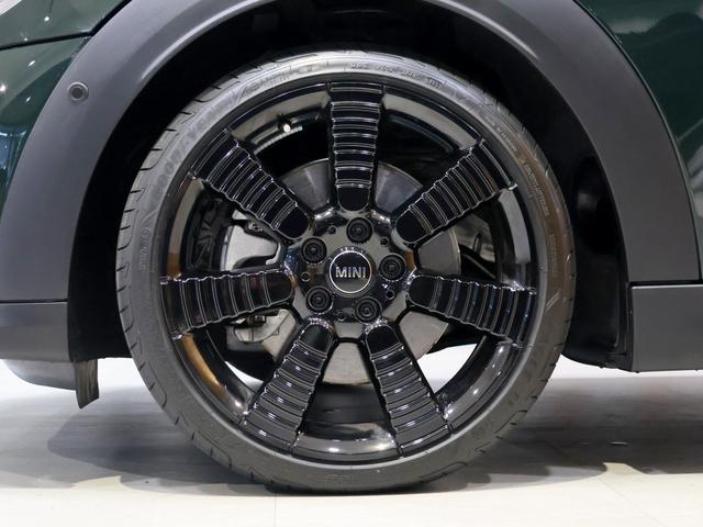 クーパーS レゾリュートエディション 特別仕様車 1オーナー レゾリュートエディション 特別仕様車 1オーナー 専用ボディカラー 専用ストライプ 専用ブロンズアクセントパーツ ハーフレザー シートヒーター バックカメラ パーキングアシスト 前後PDC 新車保証(13枚目)