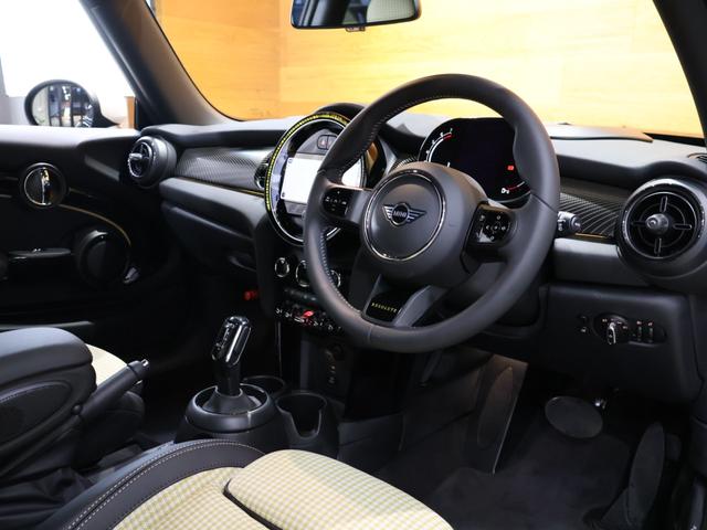 クーパーS レゾリュートエディション 特別仕様車 1オーナー レゾリュートエディション 特別仕様車 1オーナー 専用ボディカラー 専用ストライプ 専用ブロンズアクセントパーツ ハーフレザー シートヒーター バックカメラ パーキングアシスト 前後PDC 新車保証(20枚目)