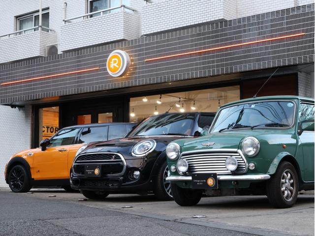 ＭＩＮＩ クーパーＳ　コンバーチブル　シナモンパッケージ　整備記録簿　サテライトグレーレザー　シートヒーター　追従クルコン　衝突軽減ブレーキ　バックカメラ　Ｙｏｕｒｓ幌　ウッドパネル　コンフォートアクセス　１７インチアルミ　ＬＥＤライト　純正ナビ　Ｂｌｕｅｔｏｏｔｈ（6枚目）