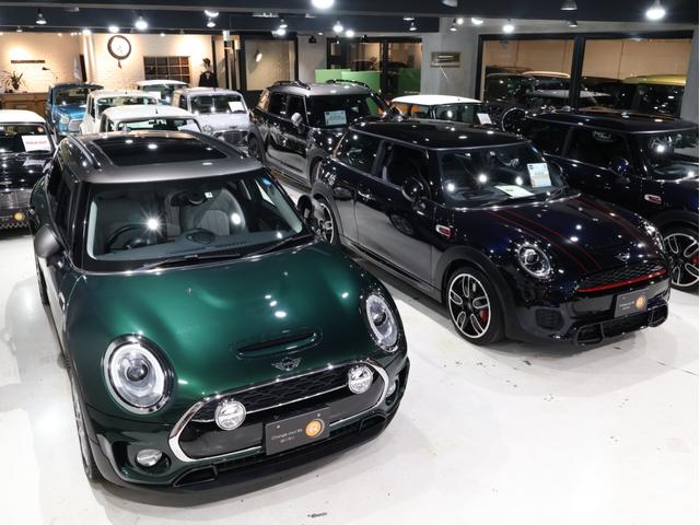 ＭＩＮＩ ジョンクーパーワークス　コンバーチブル　ワンオーナー　ダイナミカレザーシート　シートヒーター　衝突軽減ブレーキ　ＡＣＣ　純正ナビ　バックカメラ　前後ＰＤＣ　ドライビングモード　ヘッドアップディスプレイ　ディーラー記録簿完備（7枚目）