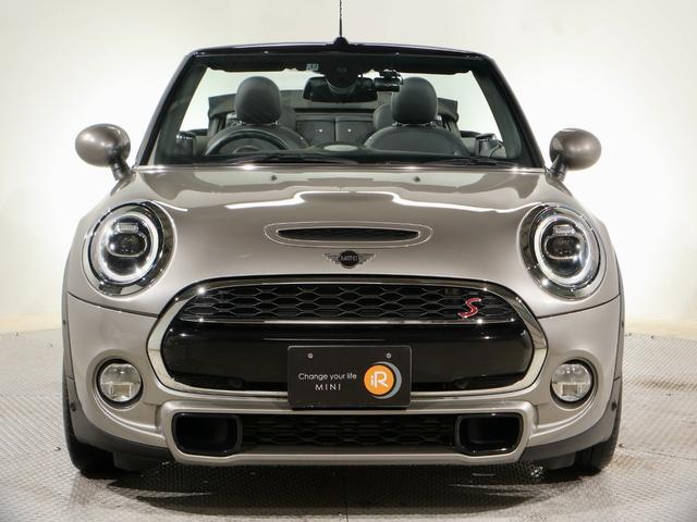 ＭＩＮＩ クーパーＳ　コンバーチブル　黒革シート　シートヒーター　ＡＣＣ　衝突軽減ブレーキ　パーキングアシスト　障害物センサー　バックカメラ　コンフォートアクセス　ＬＥＤヘッドライト　タッチパネルナビ　Ｂｌｕｅｔｏｏｔｈ　ＵＪソフトトップ（12枚目）