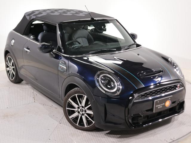 ＭＩＮＩ クーパーＳ　コンバーチブルサイドウォークエディション　限定車　レザーラウンジカーボンブラック　シートヒーター　ＡＣＣ　衝突軽減ブレーキ　純正ナビ　電子サイドブレーキ　ＣａｒＰｌａｙ　ワイヤレス充電　パーキングアシスト　障害物センサー　バックカメラ（25枚目）