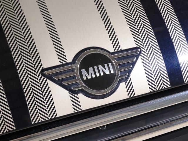 ＭＩＮＩ クラブマン・サヴィル・ロウ・エディション　特別仕様車　レザレットシート　シートヒーター　Ｓａｖｉｌｅ　Ｒｏｗ　Ｅｄｉｔｉｏｎ専用ストライプ　ドアシルプレート　１８インチホイール　Ｙｏｕｒｓレザーステアリング（30枚目）