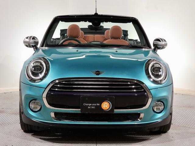 ＭＩＮＩ クーパー　コンバーチブル　モルトブラウンレザーシート　シートヒーター　１７インチホイール　衝突軽減ブレーキ　クルコン　バックカメラ　前後障害物センサー　パーキングアシスト　純正ナビ（14枚目）