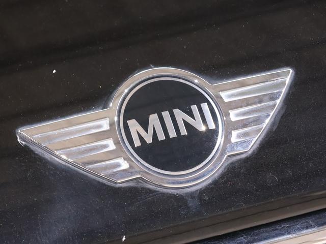 ＭＩＮＩ ２５０台限定　禁煙車　衝突軽減ブレーキ　アクティブクルコン　リア障害物センサー　純正ナビ　バックカメラ　純正１８インチＡＷ　アラームシステム　ＥＴＣ　整備付（30枚目）