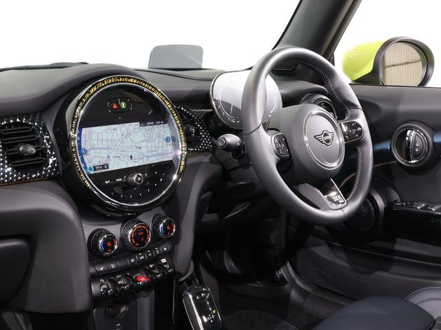 ＭＩＮＩ クーパーＳ　コンバーチブルサイドウォークエディション　限定車　専用レザーシート　専用ソフトトップ　専用ストライプ　ハーマンカードンスピーカー　１７インチオリジナルホイール　バックカメラ　前後障害物センサー（22枚目）