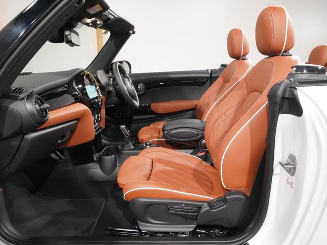 ＭＩＮＩ 　ワンオーナー　Ｙｏｕｒｓソフトトップ　レザーシート　シートヒーター　ワイヤレスチャージ　アクティブクルコン　ＡｐｐｌｅＣａｒＰｌａｙ　純正ナビ　バックカメラ　前後障害物センサー　ＥＴＣ２．０　整備付（12枚目）