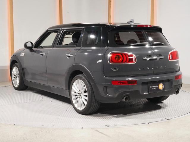 ＭＩＮＩ クーパーＳ　クラブマン　バックカメラ　ストレージコンパートメントパッケージ　スポーツシート　純正ナビ　ＬＥＤヘッドライト／フォグランプ　ホワイトターンシグナルライト　ＥＴＣ２．０　整備付（10枚目）
