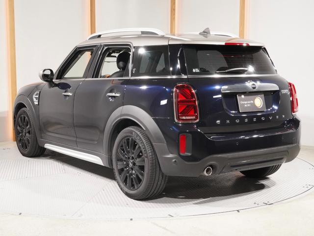 ＭＩＮＩ クーパーＤ　クロスオーバー　ミニ・ユアーズ・トリム　Ｙｏｕｒｓレザーシート　シートヒーター　ヘッドアップディスプレイ　ドライビングモード　バックカメラ　前後障害物センサー　パーキングアシスト　アクティブクルコン　純正ナビ　ＥＴＣ２．０　整備付（10枚目）
