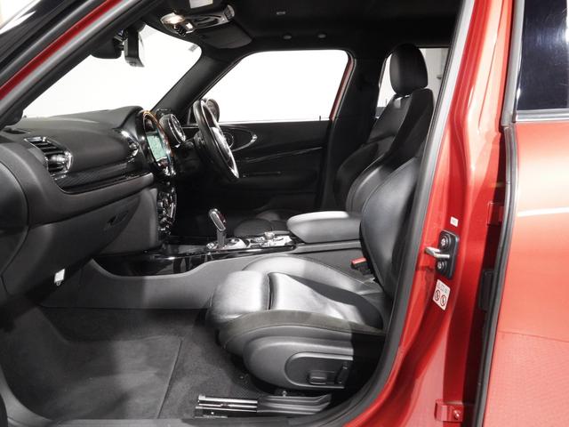 ＭＩＮＩ クーパーＳ　クラブマン　レザーシート／ヒーター　ｈａｒｍａｎ／ｋａｒｄｏｎ　ＪＣＷステアリング　ＡｐｐｌｅＣａｒＰｌａｙ　ワイヤレスチャージ　パーキングアシスト　バックカメラ　前後障害物センサー　純正ナビ　ＥＴＣ２．０整備付（12枚目）