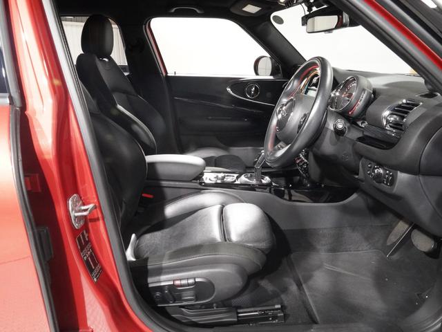 ＭＩＮＩ クーパーＳ　クラブマン　レザーシート／ヒーター　ｈａｒｍａｎ／ｋａｒｄｏｎ　ＪＣＷステアリング　ＡｐｐｌｅＣａｒＰｌａｙ　ワイヤレスチャージ　パーキングアシスト　バックカメラ　前後障害物センサー　純正ナビ　ＥＴＣ２．０整備付（13枚目）