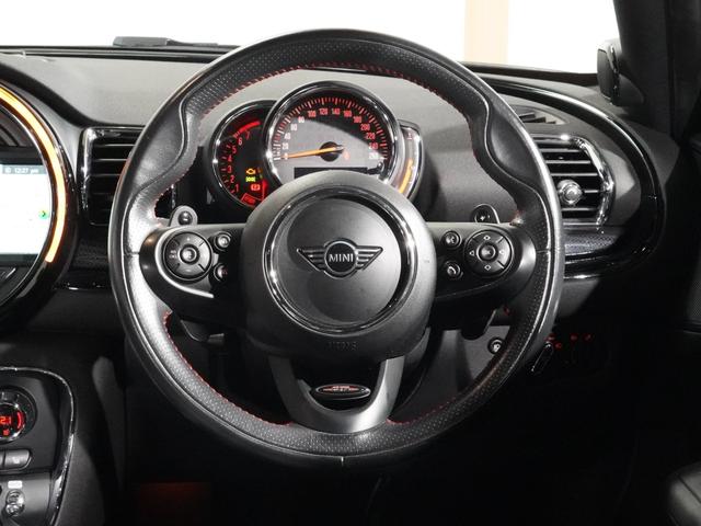 ＭＩＮＩ クーパーＳ　クラブマン　レザーシート／ヒーター　ｈａｒｍａｎ／ｋａｒｄｏｎ　ＪＣＷステアリング　ＡｐｐｌｅＣａｒＰｌａｙ　ワイヤレスチャージ　パーキングアシスト　バックカメラ　前後障害物センサー　純正ナビ　ＥＴＣ２．０整備付（17枚目）