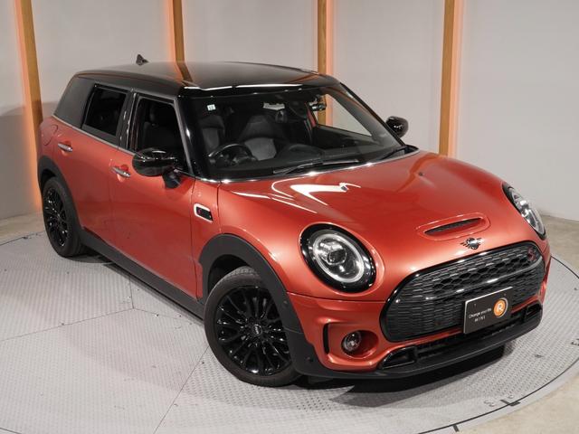 ＭＩＮＩ クーパーＳ　クラブマン　レザーシート／ヒーター　ｈａｒｍａｎ／ｋａｒｄｏｎ　ＪＣＷステアリング　ＡｐｐｌｅＣａｒＰｌａｙ　ワイヤレスチャージ　パーキングアシスト　バックカメラ　前後障害物センサー　純正ナビ　ＥＴＣ２．０整備付（19枚目）