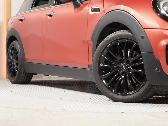 ＭＩＮＩ クーパーＳ　クラブマン　レザーシート／ヒーター　ｈａｒｍａｎ／ｋａｒｄｏｎ　ＪＣＷステアリング　ＡｐｐｌｅＣａｒＰｌａｙ　ワイヤレスチャージ　パーキングアシスト　バックカメラ　前後障害物センサー　純正ナビ　ＥＴＣ２．０整備付（20枚目）