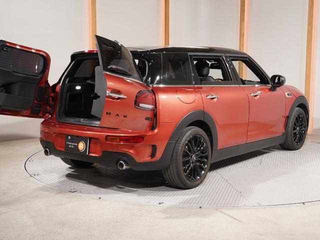 ＭＩＮＩ クーパーＳ　クラブマン　レザーシート／ヒーター　ｈａｒｍａｎ／ｋａｒｄｏｎ　ＪＣＷステアリング　ＡｐｐｌｅＣａｒＰｌａｙ　ワイヤレスチャージ　パーキングアシスト　バックカメラ　前後障害物センサー　純正ナビ　ＥＴＣ２．０整備付（28枚目）