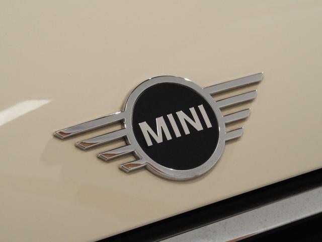 ＭＩＮＩ クーパーＤ　クラブマン　クラシック・トリム　ワンオーナー　ドライビングモード　パーキングアシスト　バックカメラ　前後障害物センサー　アクティブクルコン　コンフォートアクセス　スルーローディングシステム　純正ナビ　ＥＴＣ２．０　整備付（22枚目）
