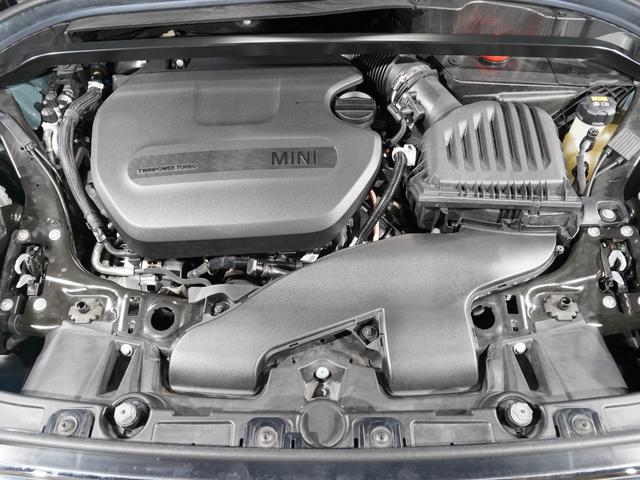 ＭＩＮＩ クーパーＤ　クロスオーバー　ワンオーナー　シートヒーター　ピクニックベンチ　ドライビングモード　パーキングアシスト　バックカメラ　前後障害物センサー　ＣＡＢＡＮＡ　アクティブクルコン　純正ナビ　ＥＴＣ２．０　整備付（7枚目）