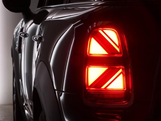 ＭＩＮＩ クーパーＤ　クロスオーバー　ワンオーナー　シートヒーター　ピクニックベンチ　ドライビングモード　パーキングアシスト　バックカメラ　前後障害物センサー　ＣＡＢＡＮＡ　アクティブクルコン　純正ナビ　ＥＴＣ２．０　整備付（43枚目）