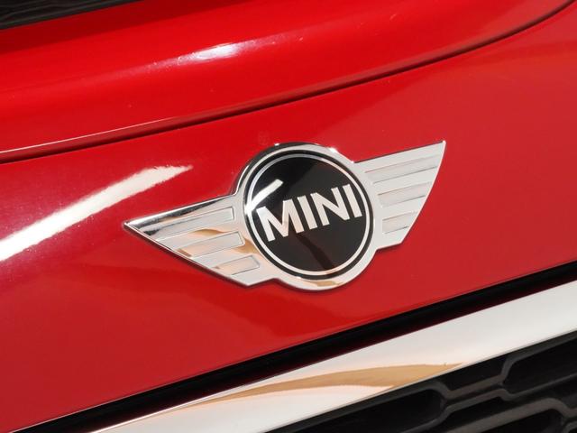 ＭＩＮＩ クーパーＳＤ　クラブマン　レザーシート　シートヒーター　ドライビングモード　バックカメラ　リア障害物センサー　コンフォートアクセス　アクティブクルコン　スルーローディングシステム　純正ナビ　ＥＴＣ２．０　整備付（22枚目）