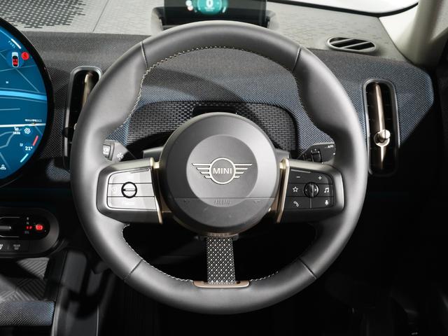 ＭＩＮＩ カントリーマンＳオール４　クラシック・トリム　サンルーフ　ベスキン／クロスシート　シート＆ハンドルヒーター　電動シート　バックカメラ　パーキングアシスト　前後障害物センサー　ヘッドアップディスプレイ　ＡｐｐｌｅＣａｒＰｌａｙ　ＥＴＣ２．０　整備付（17枚目）
