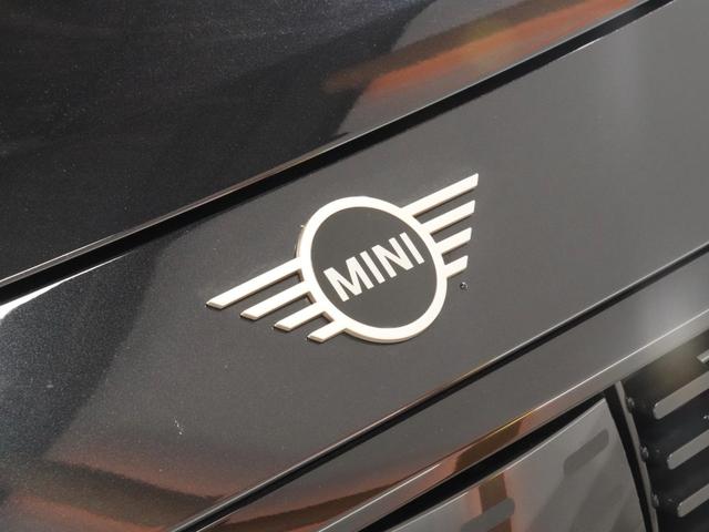 ＭＩＮＩ カントリーマンＳオール４　クラシック・トリム　サンルーフ　ベスキン／クロスシート　シート＆ハンドルヒーター　電動シート　バックカメラ　パーキングアシスト　前後障害物センサー　ヘッドアップディスプレイ　ＡｐｐｌｅＣａｒＰｌａｙ　ＥＴＣ２．０　整備付（23枚目）