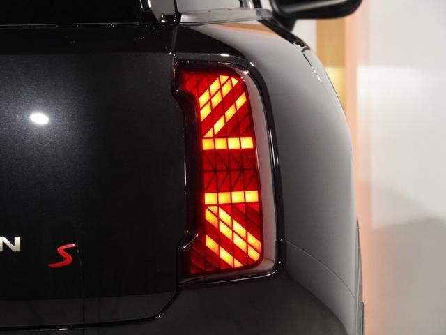 ＭＩＮＩ カントリーマンＳオール４　クラシック・トリム　サンルーフ　ベスキン／クロスシート　シート＆ハンドルヒーター　電動シート　バックカメラ　パーキングアシスト　前後障害物センサー　ヘッドアップディスプレイ　ＡｐｐｌｅＣａｒＰｌａｙ　ＥＴＣ２．０　整備付（29枚目）