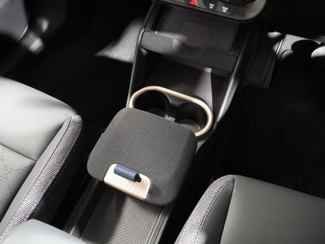 ＭＩＮＩ カントリーマンＳオール４　クラシック・トリム　サンルーフ　ベスキン／クロスシート　シート＆ハンドルヒーター　電動シート　バックカメラ　パーキングアシスト　前後障害物センサー　ヘッドアップディスプレイ　ＡｐｐｌｅＣａｒＰｌａｙ　ＥＴＣ２．０　整備付（49枚目）