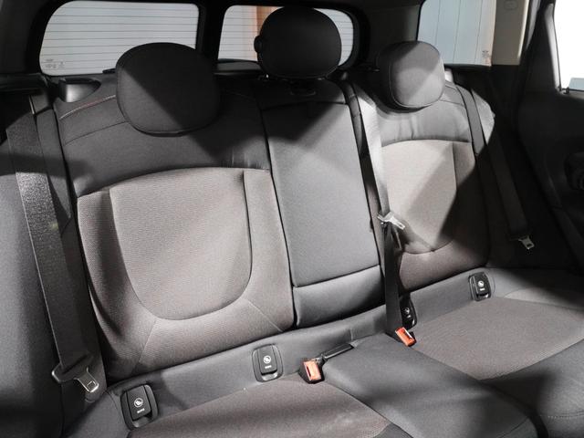 ＭＩＮＩ クーパーＤ　クラブマン　バックカメラ　リア障害物センサー　スルーローディングシステム　コンフォートアクセス　ストレージコンパートメントパッケージ　ＬＥＤヘッドライト／ＬＥＤフォグランプ　純正ナビ　ＥＴＣ２．０　整備付（35枚目）