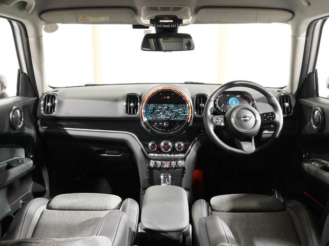MINI クーパーDクロスオーバファーストPエセンシャルトリム クロス/レザレットシート/ヒーター AppleCarPlay 純正ナビ ワイヤレスチャージ アクティブクルコン パーキングアシスト バックカメラ 前後障害物センサー ETC2.0 整備付(4枚目)