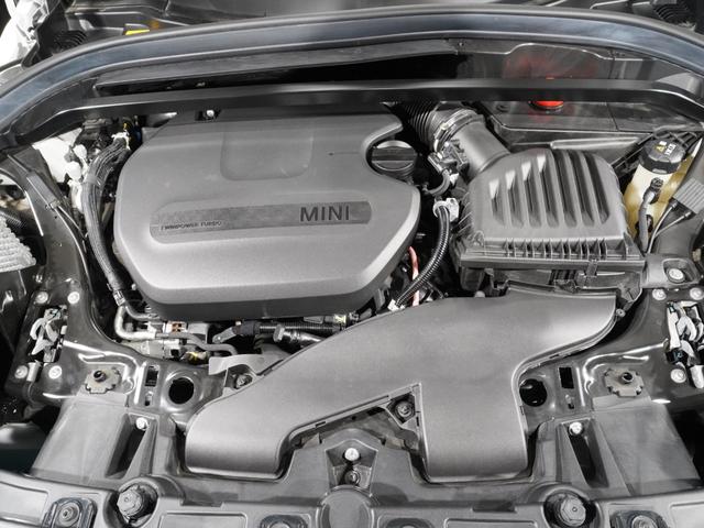 MINI クーパーDクロスオーバファーストPエセンシャルトリム クロス/レザレットシート/ヒーター AppleCarPlay 純正ナビ ワイヤレスチャージ アクティブクルコン パーキングアシスト バックカメラ 前後障害物センサー ETC2.0 整備付(7枚目)