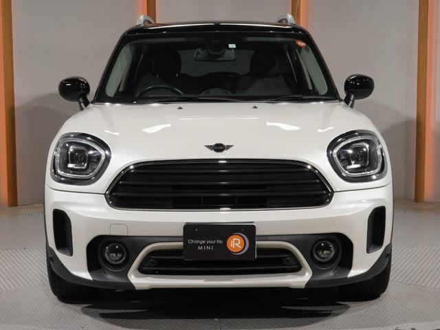 MINI クーパーDクロスオーバファーストPエセンシャルトリム クロス/レザレットシート/ヒーター AppleCarPlay 純正ナビ ワイヤレスチャージ アクティブクルコン パーキングアシスト バックカメラ 前後障害物センサー ETC2.0 整備付(8枚目)