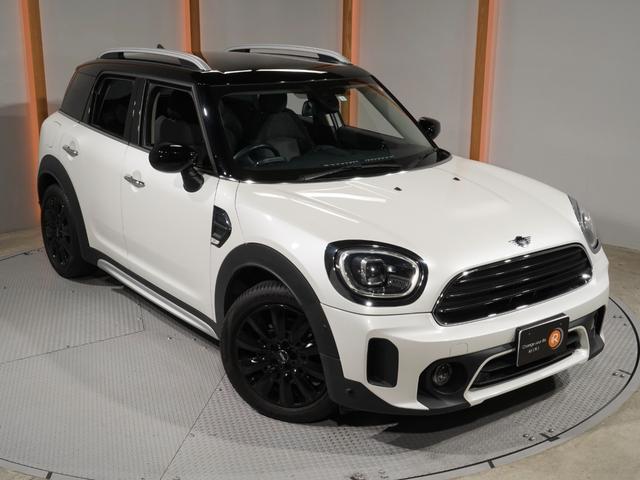 MINI クーパーDクロスオーバファーストPエセンシャルトリム クロス/レザレットシート/ヒーター AppleCarPlay 純正ナビ ワイヤレスチャージ アクティブクルコン パーキングアシスト バックカメラ 前後障害物センサー ETC2.0 整備付(19枚目)