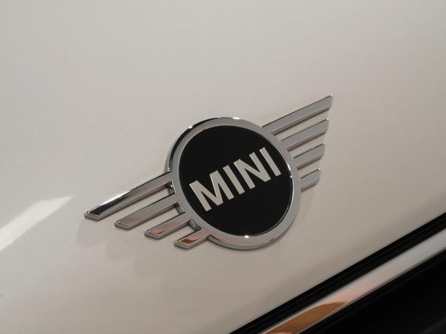 MINI クーパーDクロスオーバファーストPエセンシャルトリム クロス/レザレットシート/ヒーター AppleCarPlay 純正ナビ ワイヤレスチャージ アクティブクルコン パーキングアシスト バックカメラ 前後障害物センサー ETC2.0 整備付(22枚目)