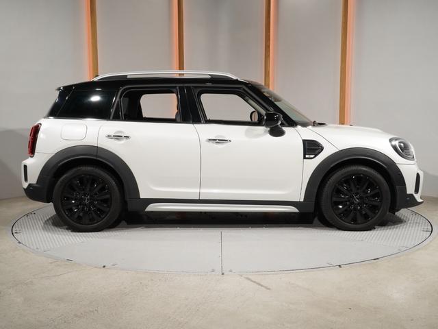 MINI クーパーDクロスオーバファーストPエセンシャルトリム クロス/レザレットシート/ヒーター AppleCarPlay 純正ナビ ワイヤレスチャージ アクティブクルコン パーキングアシスト バックカメラ 前後障害物センサー ETC2.0 整備付(23枚目)
