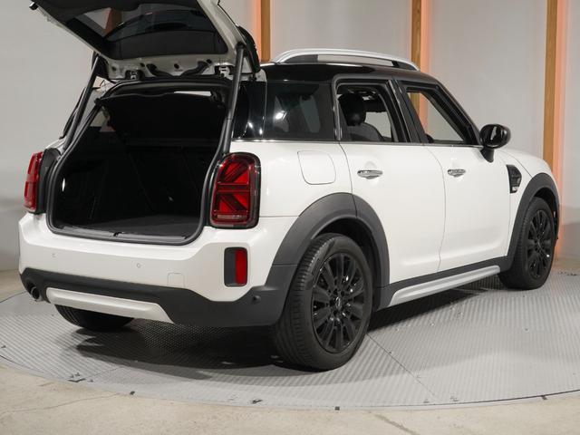 MINI クーパーDクロスオーバファーストPエセンシャルトリム クロス/レザレットシート/ヒーター AppleCarPlay 純正ナビ ワイヤレスチャージ アクティブクルコン パーキングアシスト バックカメラ 前後障害物センサー ETC2.0 整備付(28枚目)