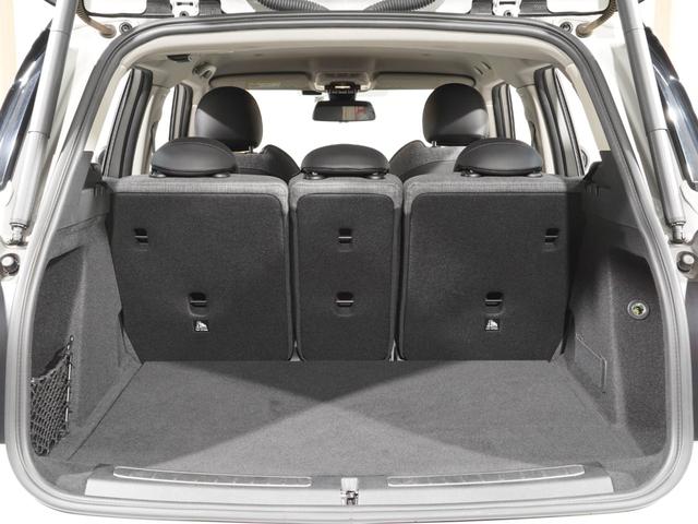 MINI クーパーDクロスオーバファーストPエセンシャルトリム クロス/レザレットシート/ヒーター AppleCarPlay 純正ナビ ワイヤレスチャージ アクティブクルコン パーキングアシスト バックカメラ 前後障害物センサー ETC2.0 整備付(30枚目)