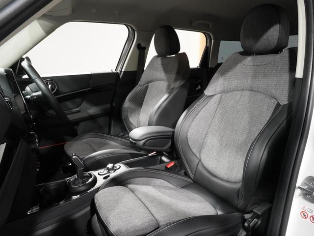MINI クーパーDクロスオーバファーストPエセンシャルトリム クロス/レザレットシート/ヒーター AppleCarPlay 純正ナビ ワイヤレスチャージ アクティブクルコン パーキングアシスト バックカメラ 前後障害物センサー ETC2.0 整備付(35枚目)