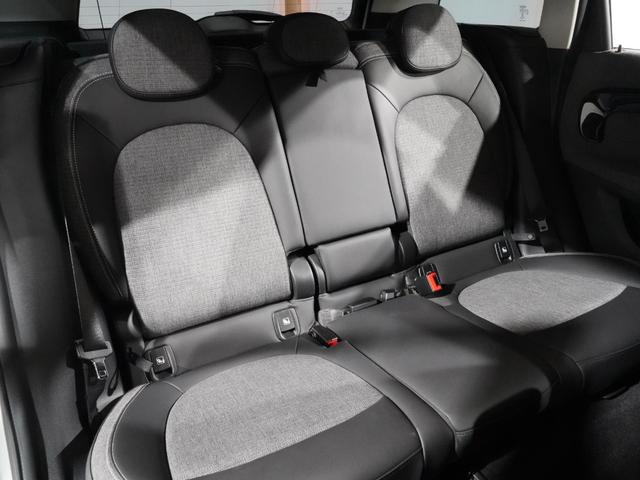 MINI クーパーDクロスオーバファーストPエセンシャルトリム クロス/レザレットシート/ヒーター AppleCarPlay 純正ナビ ワイヤレスチャージ アクティブクルコン パーキングアシスト バックカメラ 前後障害物センサー ETC2.0 整備付(36枚目)