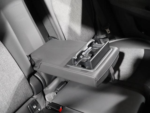 MINI クーパーDクロスオーバファーストPエセンシャルトリム クロス/レザレットシート/ヒーター AppleCarPlay 純正ナビ ワイヤレスチャージ アクティブクルコン パーキングアシスト バックカメラ 前後障害物センサー ETC2.0 整備付(37枚目)