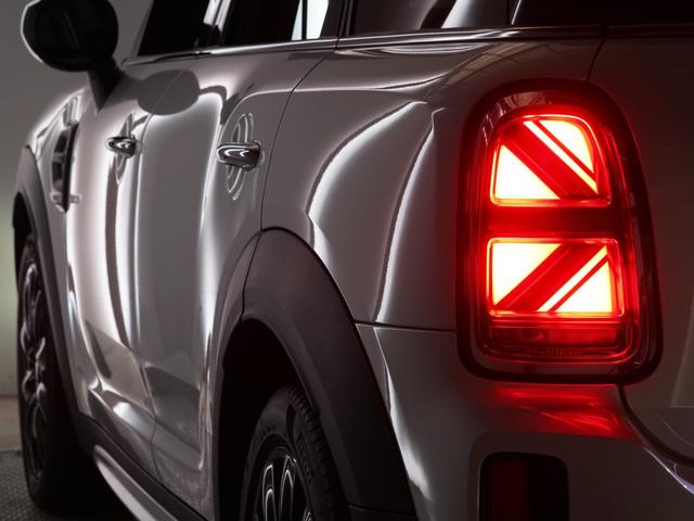 MINI クーパーDクロスオーバファーストPエセンシャルトリム クロス/レザレットシート/ヒーター AppleCarPlay 純正ナビ ワイヤレスチャージ アクティブクルコン パーキングアシスト バックカメラ 前後障害物センサー ETC2.0 整備付(44枚目)