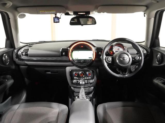 ＭＩＮＩ クーパー　クラブマン　クルコン　コンフォートアクセス　バックカメラ　リア障害物センサー　スルーローディングシステム　ＬＥＤヘッドライト／フォグランプ　純正ナビ　ＥＴＣ２．０　整備付（4枚目）