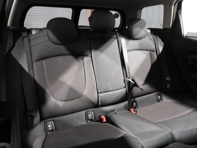 ＭＩＮＩ クーパー　クラブマン　クルコン　コンフォートアクセス　バックカメラ　リア障害物センサー　スルーローディングシステム　ＬＥＤヘッドライト／フォグランプ　純正ナビ　ＥＴＣ２．０　整備付（35枚目）