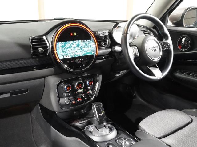 MINI クーパーD クラブマン クラシック・トリム クロス/レザレット シートヒーター クルコン バックカメラ 前後障害物センサー パーキングアシスト ドライビングモード コンフォートアクセス 衝突軽減ブレーキ 純正ナビ ETC2.0 整備付(18枚目)