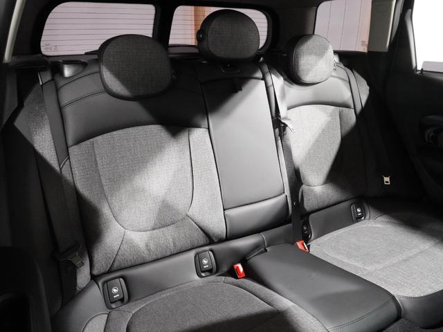 MINI クーパーD クラブマン クラシック・トリム クロス/レザレット シートヒーター クルコン バックカメラ 前後障害物センサー パーキングアシスト ドライビングモード コンフォートアクセス 衝突軽減ブレーキ 純正ナビ ETC2.0 整備付(35枚目)