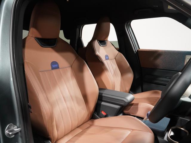 ＭＩＮＩ カントリーマンＤ　フェイバリット・トリム　ワンオーナー　ベスキンシート／電動　シート＆ハンドルヒーター　ｈａｒｍａｎ／ｋａｒｄｏｎ　前後カメラ　ワイヤレスチャージ　ＡｐｐｌｅＣａｒＰｌａｙ純正ナビ　ヘッドアップディスプレイ　ＥＴＣ２．０整備付（5枚目）