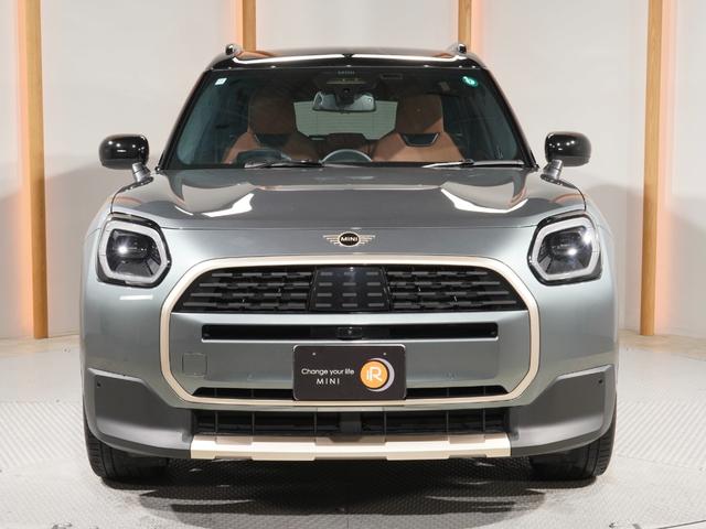 ＭＩＮＩ カントリーマンＤ　フェイバリット・トリム　ワンオーナー　ベスキンシート／電動　シート＆ハンドルヒーター　ｈａｒｍａｎ／ｋａｒｄｏｎ　前後カメラ　ワイヤレスチャージ　ＡｐｐｌｅＣａｒＰｌａｙ純正ナビ　ヘッドアップディスプレイ　ＥＴＣ２．０整備付（9枚目）