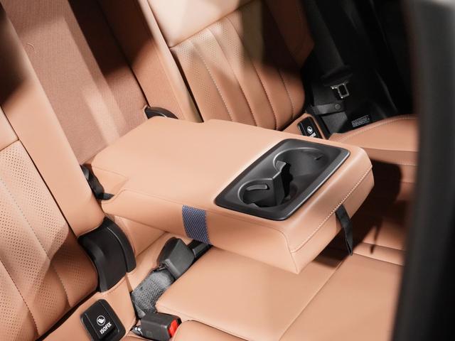 ＭＩＮＩ カントリーマンＤ　フェイバリット・トリム　ワンオーナー　ベスキンシート／電動　シート＆ハンドルヒーター　ｈａｒｍａｎ／ｋａｒｄｏｎ　前後カメラ　ワイヤレスチャージ　ＡｐｐｌｅＣａｒＰｌａｙ純正ナビ　ヘッドアップディスプレイ　ＥＴＣ２．０整備付（40枚目）